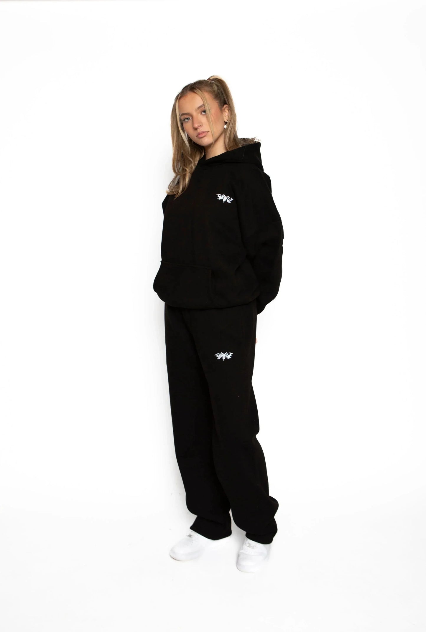 BASIC HOODIE SCHWARZ