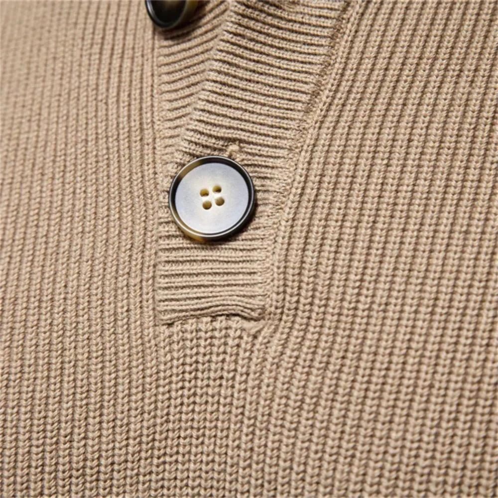 Konrad | Stilvoller Herrenpullover mit Knopfdesign